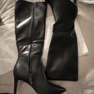 Black faux leather boots by EasyFox